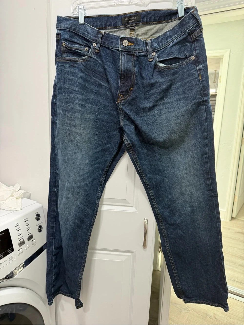 Banana Republic Men's Relaxed Jeans in Dark Blue Wash